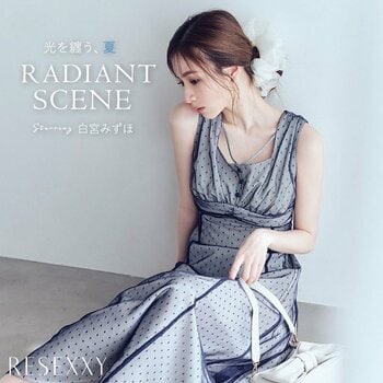 白宮みずほさんが魅せる、光を纏う夏の装い。「RESEXXY(リゼクシー)」最新WEBカタログを公開