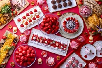【ハイアット リージェンシー 京都】真っ赤な苺がきらめく！ホテルクオリティのスイーツとセイボリーが食べ放題。「ストロベリーアフタヌーンティーブッフェ」開催