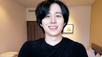 人気YouTuberカノックスター 第1子誕生を報告し生まれたばかりの娘との写真公開　約30万円のベビーカー購入も明かす