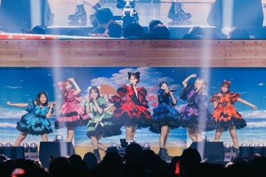 【独占＆写真50枚】CANDY TUNEが『倍倍FIGHT!』で超満員の会場＆生中継を幸せ空間に！MyMとの「おまんじゅうダンス」コラボも披露『STAR×めざましライブ』