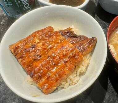 薬丸裕英 ハワイ滞在中の妻お手製“完全和食朝ごはん”公開！ふっくら鰻