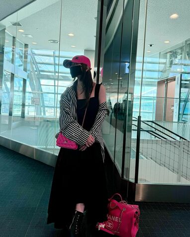 ハマサキ財閥最強」浜崎あゆみ 全身シャネルのコーディネートが“財閥