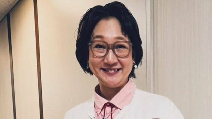 【画像5枚】「中年太りでも…」北陽・虻川美穂子(51) スポーツウェア姿のおちゃめなエクササイズ風景を見る