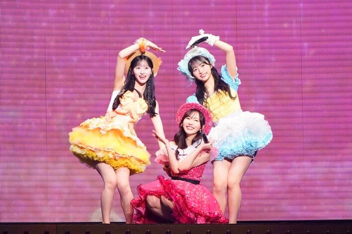 高橋みなみ・指原莉乃・小嶋陽菜ら“アイドル復活”も衣装が外れる