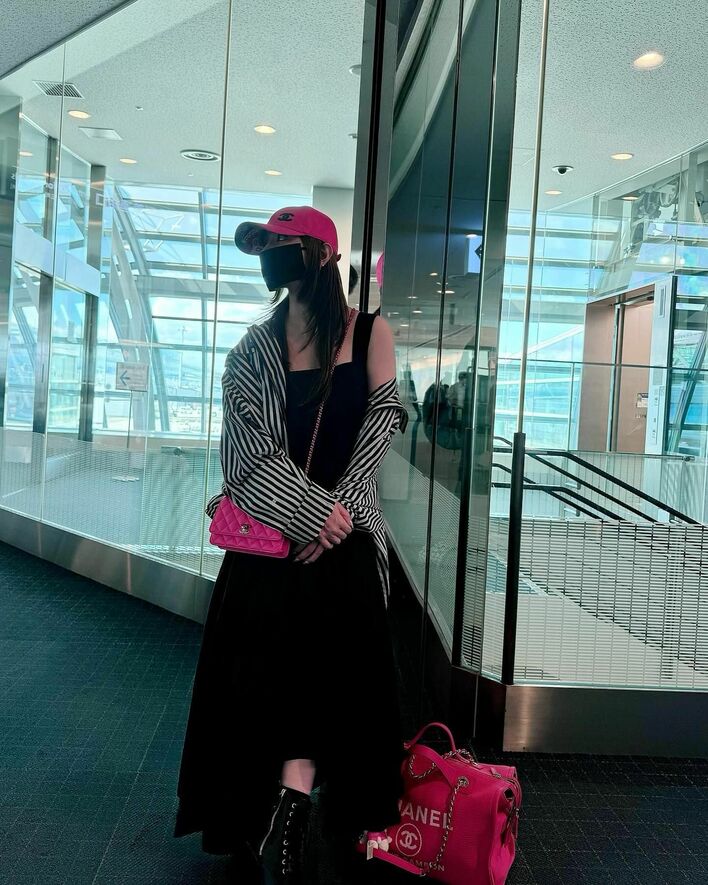 ハマサキ財閥最強」浜崎あゆみ 全身シャネルのコーディネートが“財閥