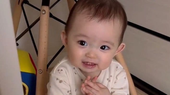 このドアめっ！」9カ月赤ちゃんに立ちはだかった試練とは？ママを  