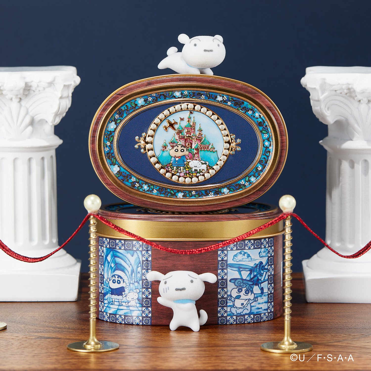 ヨーロッパ風タイル×宝石箱『クレヨンしんちゃん飛行機缶』が新登場