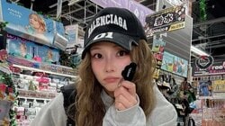 「破壊力抜群」重盛さと美 ドンキで"絶対領域見せ”ミニスカショットを披露！ウィンク・萌え袖のあざとい姿にもん絶「ドタイプ過ぎてやばい」