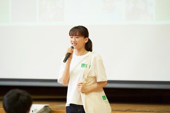 綾瀬はるかが小学校にサプライズ登場！子どもたちとSDGsを学ぶ
