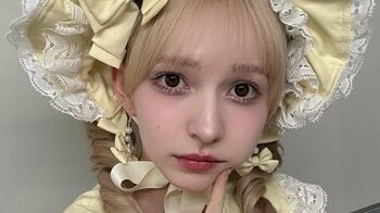 FRUITS ZIPPER早瀬ノエル 兄とのフランス・パリ旅行ショットを披露！バゲット抱えた映画みたいな一枚に「海外に溶け込んでる」と絶賛の声