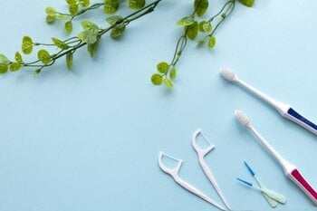 糖尿病や認知症のリスクも高まる歯周病は夏こそ注意が必要！正しいフロスの使い方＆歯ブラシについての知識を専門家が解説！
