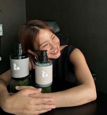 商品化まで2年を要した、『hC』こだわりのシャンプーとトリートメント。開発を担当したプロジェクトマネージャーNamiの想い。