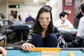 【愛を感じる】森川葵がサングラス姿で麻雀！？藤井流星の“チンピラ感”も「ヒョウ柄似合う」と話題『スティンガース』