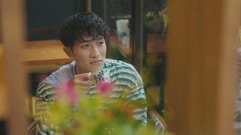 Snow Man・岩本照が秩父旅でモグモグ顔や無防備な寝顔を披露！自身のメンバーカラー・黄色だらけの車内に「テンション上がる！」