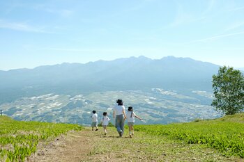 2030年観光客100万人を目指し、2大リゾート来訪者の町内周遊を促進