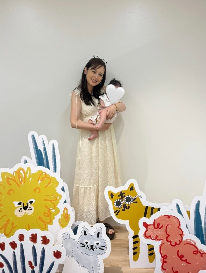 久慈暁子 生後4ヵ月長女がスポンジ・ボブに夢中！？な姿を公開！首を