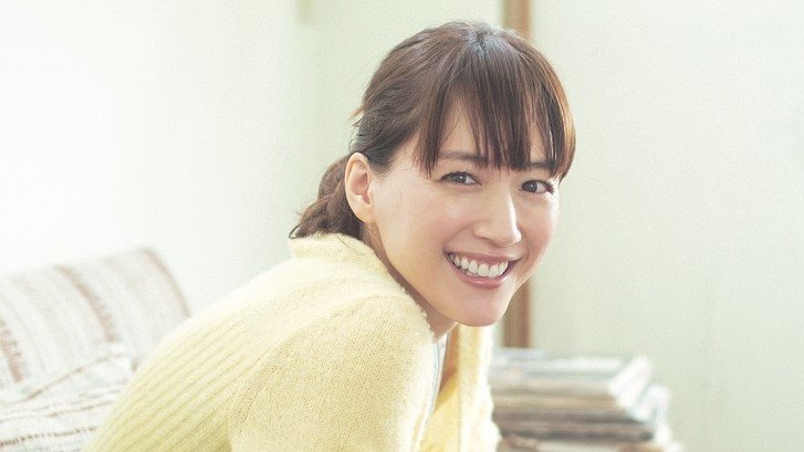 何なんだ、この可愛さは」綾瀬はるかがショーパン姿披露！浜辺ショット