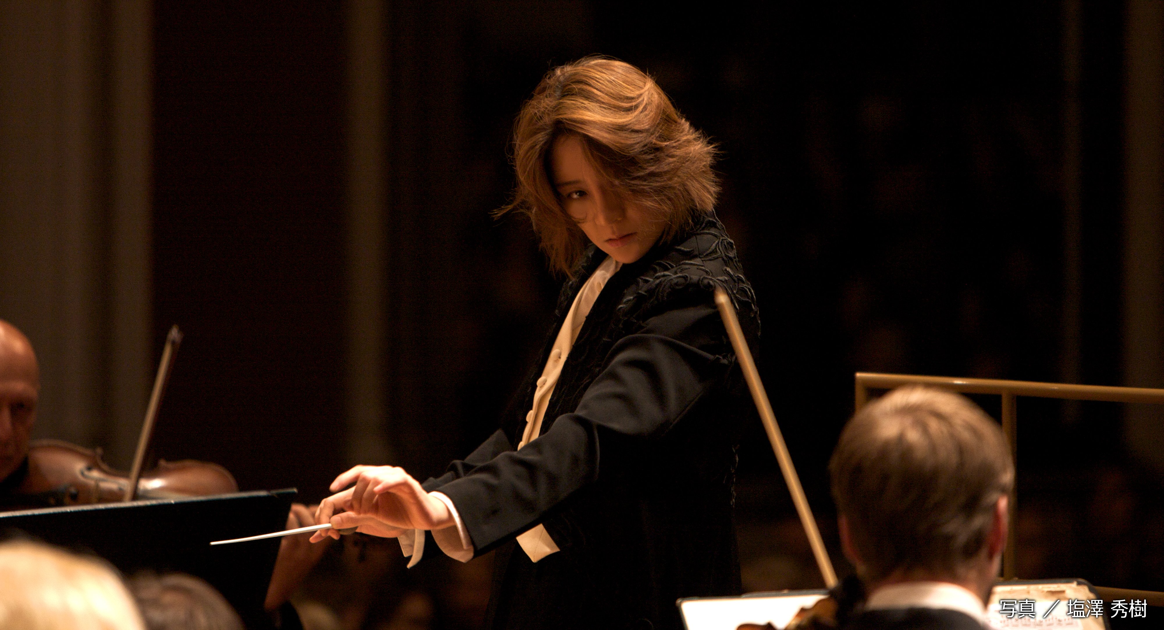 世界的指揮者　西本智実 特大ポスター／非売品／希少／レア マニフレックスが世界的指揮者・西本智実さんのコンサートに協賛