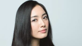 仲間由紀恵インスタ開設から約2カ月 初の2ショット写真を投稿　2016年から共演する軽部アナとの写真に「笑顔が素敵」と称賛