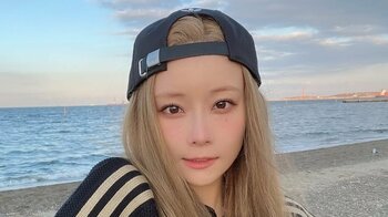 「変顔まで愛でたい」重盛さと美 表情豊かなオフショットを披露！自然体あふれる姿に「笑いのセンスすごい」「OFF感がオシャレすぎる」