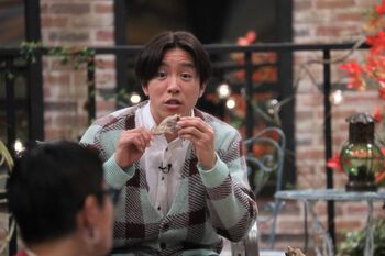 村上信五、念願の熊の手にしゃぶりつき「おったまげ」！？横山裕は熊肉フルコースに超ご機嫌！