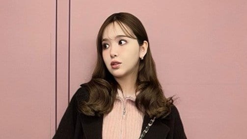 妊娠中期の藤田ニコル ふっくらお腹に合わせたゆるっとおしゃれ私服コーデに「足長い！」と反響！“遊びを入れた”スタイルに「参考になる」