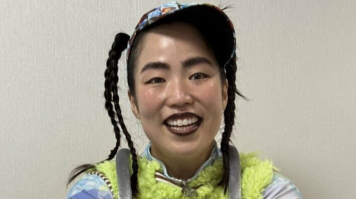 「うまって声出た」ゆりやんレトリィバァ 大胆な書道パフォーマンスが話題！独自の掛け声に合わせ書き進める姿に「むっちゃ味ある」と反響