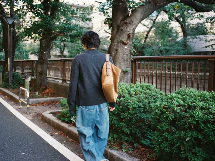 【画像12枚】「バッタリ遭遇したい」志尊淳のパーマにイメチェン姿でお散歩をする“大優勝”な私服ショットを見る