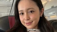 久慈暁子 生後3ヵ月娘抱いたフライトショット公開！“見つめ合った”親子の愛おしさあふれる姿に「スクスク育って…」「添えてる手が可愛くて」