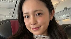 久慈暁子 生後3ヵ月娘抱いたフライトショット公開！“見つめ合った”親子の愛おしさあふれる姿に「スクスク育って…」「添えてる手が可愛くて」
