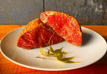 肉好き必見。大分和牛の旨みを解き放つ、THE PEAKの新スペシャルメイン。