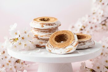 【春限定】アルプスの“山脈バウム”が桜の樹に。外サクッ中もちの絶品グルテンフリー「桜の樹ブレヴァン」2/28登場