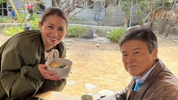 【永久保存】小泉今日子＆三浦友和が蕎麦を囲んでにっこり！豪華2ショットに「まぶしすぎる」「てぇてぇ」の声『続・続・最後から二番目の恋』