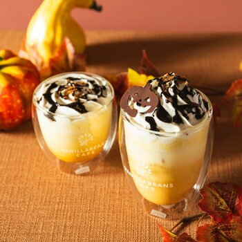 ハロウィンモチーフの限定スイーツドリンク。横浜発のクラフトチョコレート専門店VANILLABEANSから紫芋の「ハロウィンショコラッペ」他、9月18日(木)販売開始。