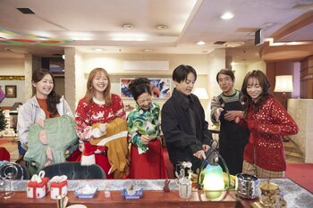 ＜試写室＞『介護スナックベルサイユ』どこまで遠くへ行っても「ベルサイユ」にたどり着いてしまう、あの“からくり”にまでオチをつける美しさ