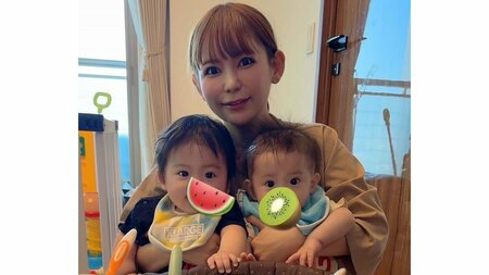 中川翔子 生後7ヵ月双子が“初納豆を味わう姿”を公開！パクッと食べた後の愛嬌満点なリアクションに思わずほっこり「大好きみたい」