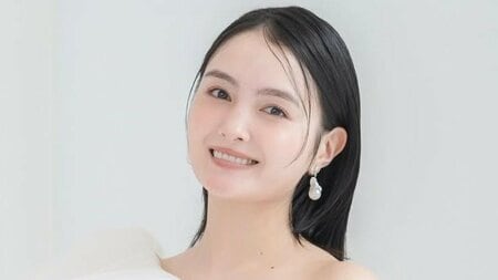 「結婚したんかと」葵わかな 純白ドレスの美デコルテ際立つショット公開！“シンデレラのよう”なキラキラふんわりチュール姿に「うっとりしちゃう」