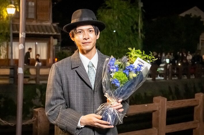 【実際の投稿】小宮璃央のクランクアップ動画と、本田響矢＆高橋努との写真を見る