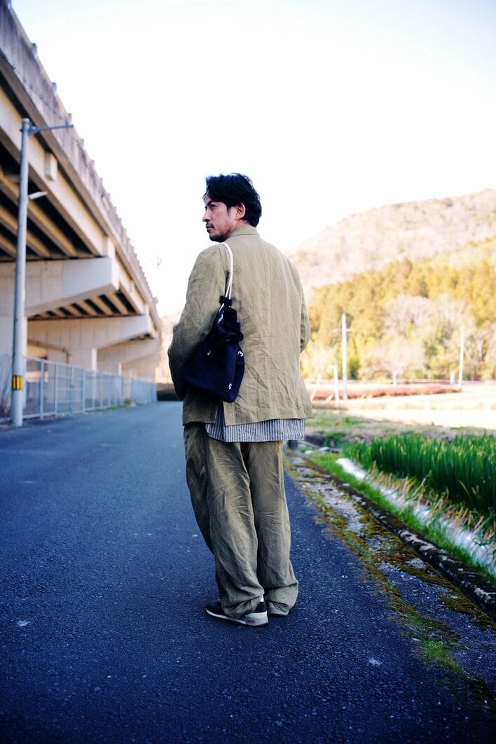 岡田准一 「ミニナップサック作っちゃった」持ち歩く姿披露