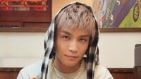 岩田剛典 “変装なし”大阪名物モグモグショット公開！「バレなかったの？」開けた店内でのプライベート感あふれる姿に「美味しそう」