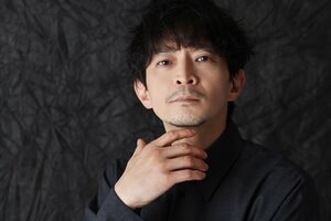 津田健次郎「ちょっと恥ずかしい」私物公開にロングインタビュー…54歳でのフォトブック発売は「一度はお断りした」
