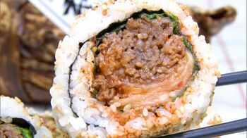 杉咲花 差し入れに利用している黒毛和牛の太巻きを紹介！井浦新も舌鼓「焼肉屋さんに来た気分になる」