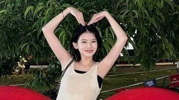 出口夏希 キャミ姿で24歳誕生日を報告！風船を持って満面の笑みや大きくハートポーズも「永遠に応援してます！！」とファン祝福