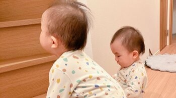 「むちむちの赤子が見たいですよね…」生後4ヵ月の双子の“永久保存版”写真に癒やされる！「お顔も寝相も満点すぎる」【激かわキッズ】