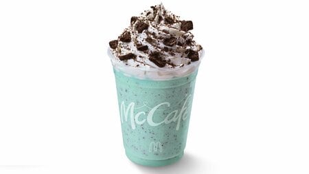 【マクドナルド】人気商品がリニューアルして登場！爽やかミント＆ザクザク食感が楽しめる「クッキー&チョコミントフラッペ」は夏にピッタリ