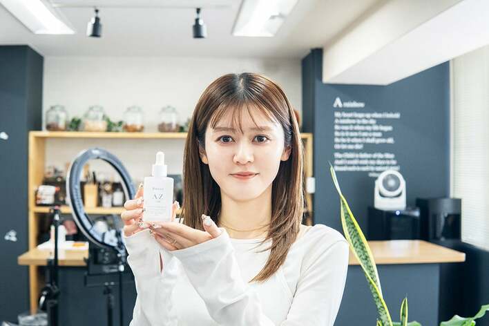 “強そう”なアゼライン酸を、お守りのような1本に。悔しさから始まった学びと新作美容液への想い
