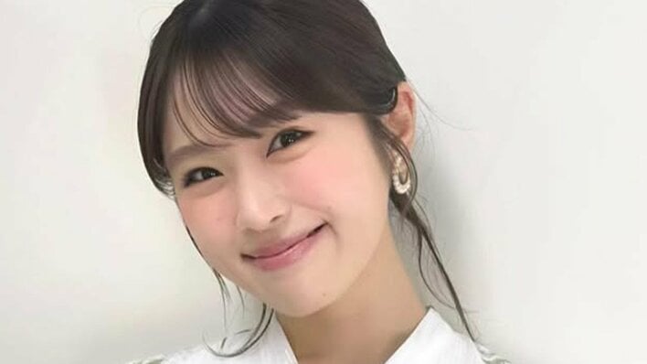 「別人に見える」渋谷凪咲 黒髪ボブ＆水玉ヘアバンドの“レトロな姿”披露！CM撮影でパフ片手に見せた屈託ない笑顔に「可愛いすぎ」「癒やし」