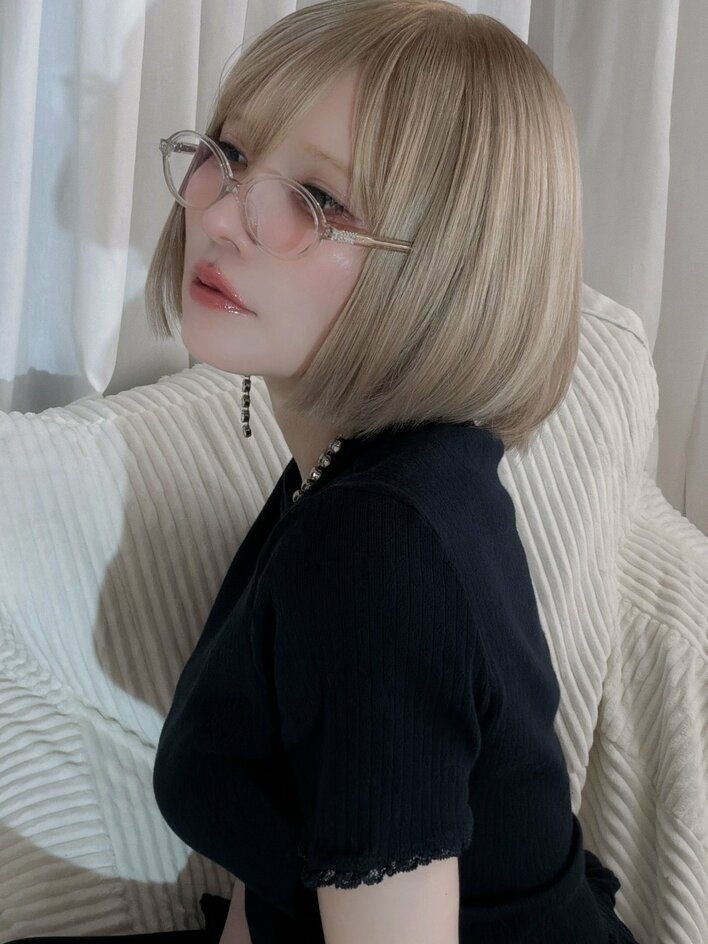 なんという色気！」益若つばさ 新ヘアイメチェン姿で美脚を披露