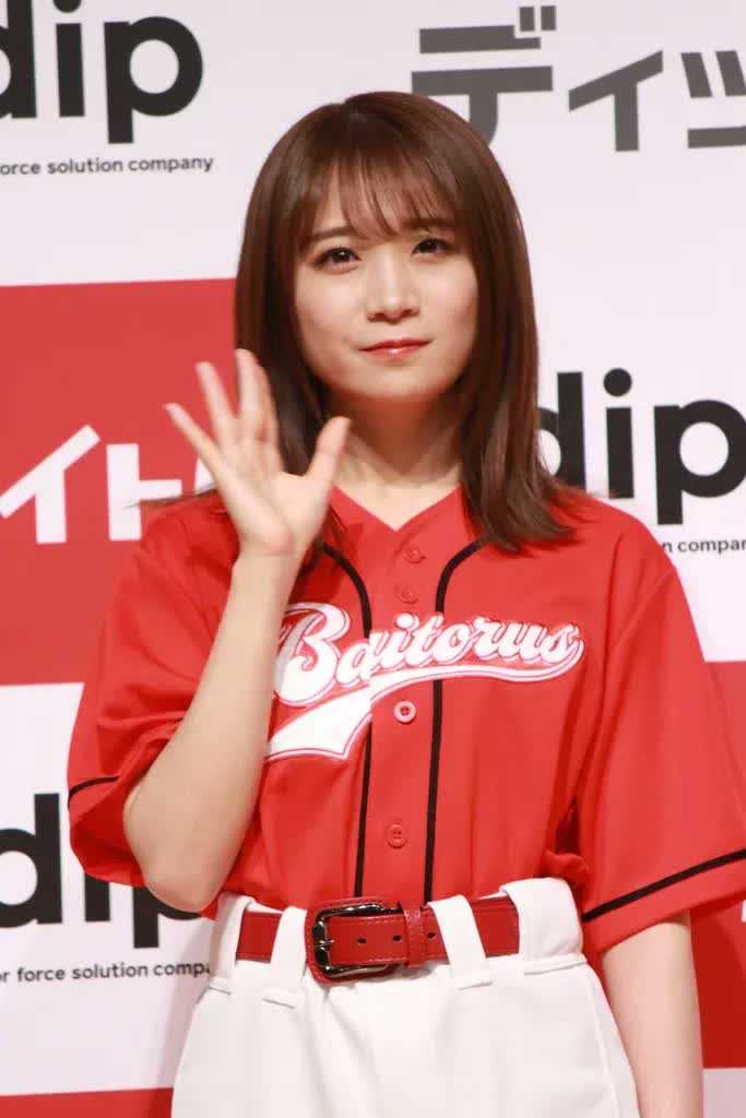 乃木坂46・齋藤飛鳥が“日本中に広めたい”秋元真夏の姿「それで接客して