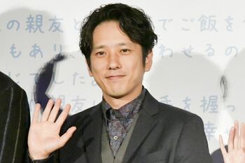 二宮和也 舞台挨拶前に大野智に遭遇！「すごく元気に歩いてました」